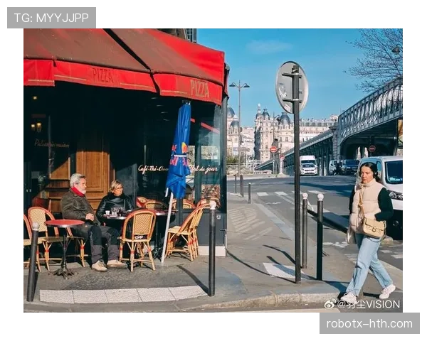 刷到苏翊鸣在街角咖啡店喝最便宜咖啡的图,随手放的几样东西价值比我半年工资还高 刷到苏翊鸣在街角咖啡店喝最便宜咖啡的图,随手放的几样东西价值比我半年工资还高