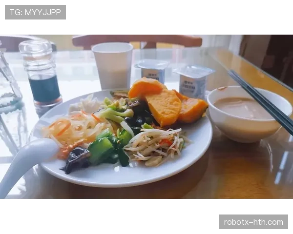 吴柳芳的随手早餐照,桌上那个包比我年终奖还抢镜 吴柳芳的随手早餐照,桌上那个包比我年终奖还抢镜